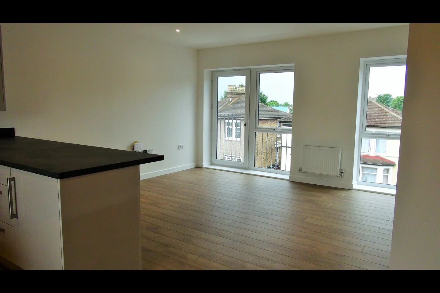 Flat Hainault Road in Greater London