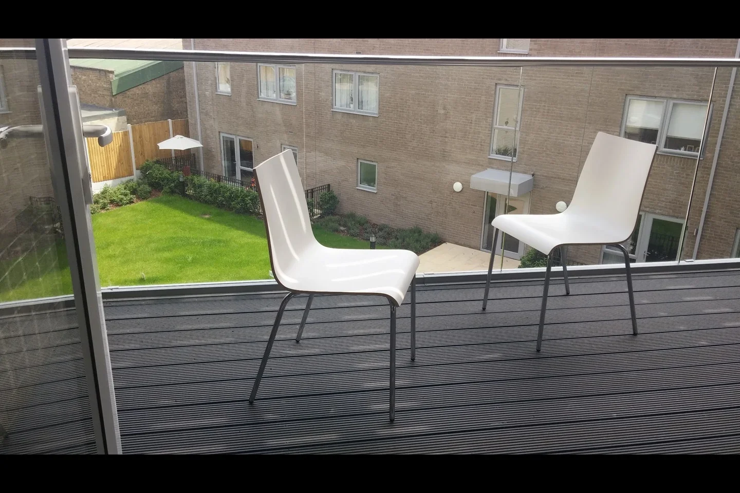 Flat Hainault Road in Greater London