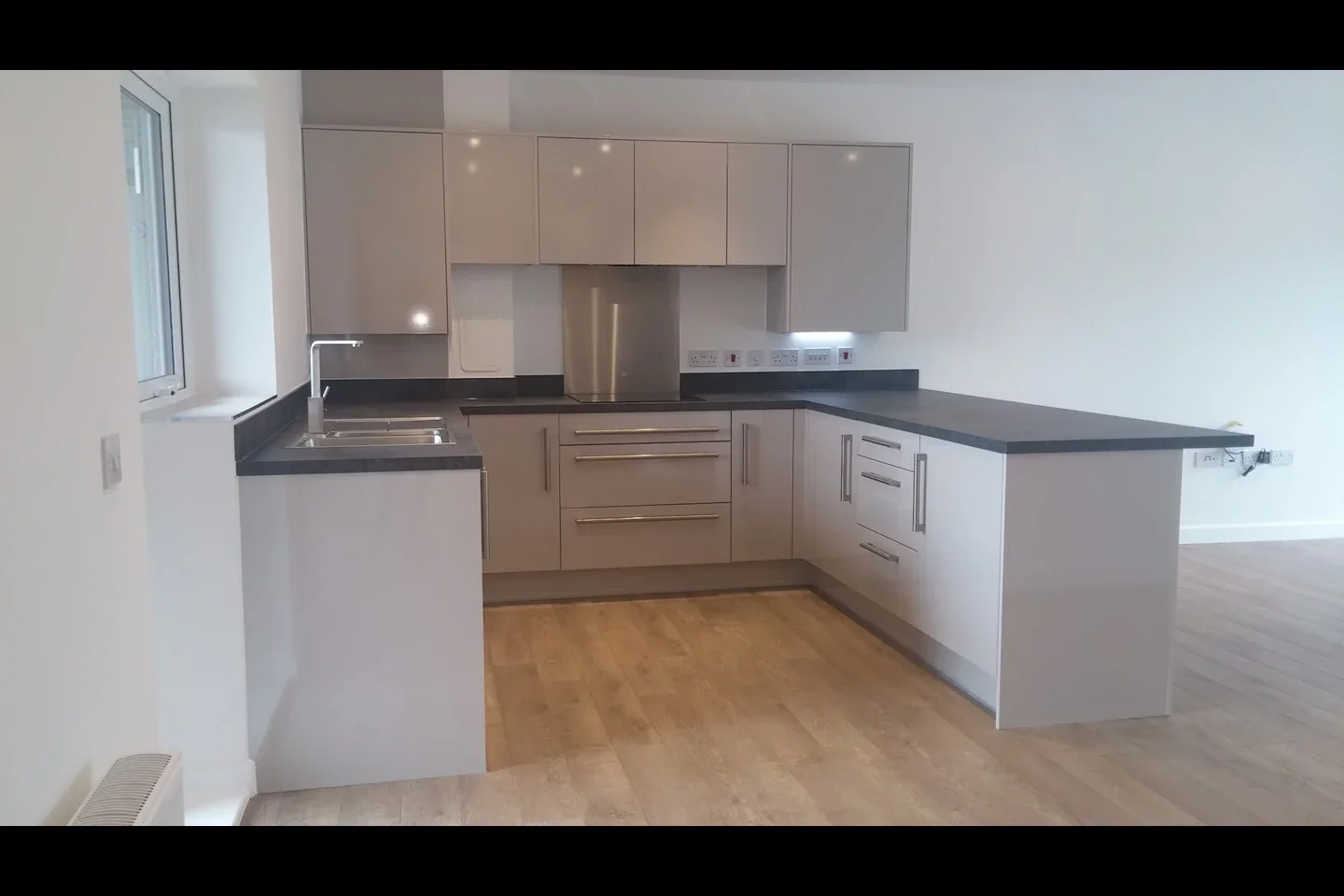Flat Hainault Road in Greater London