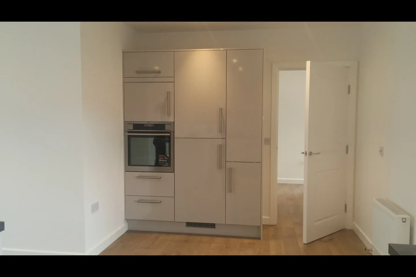 Flat Hainault Road in Greater London