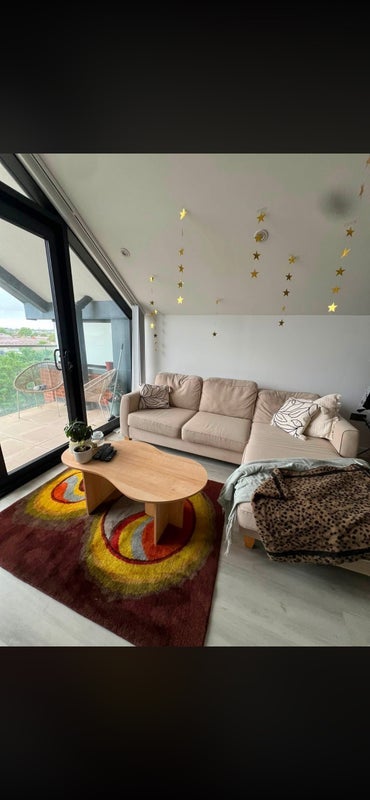 Room East Road in Greater London