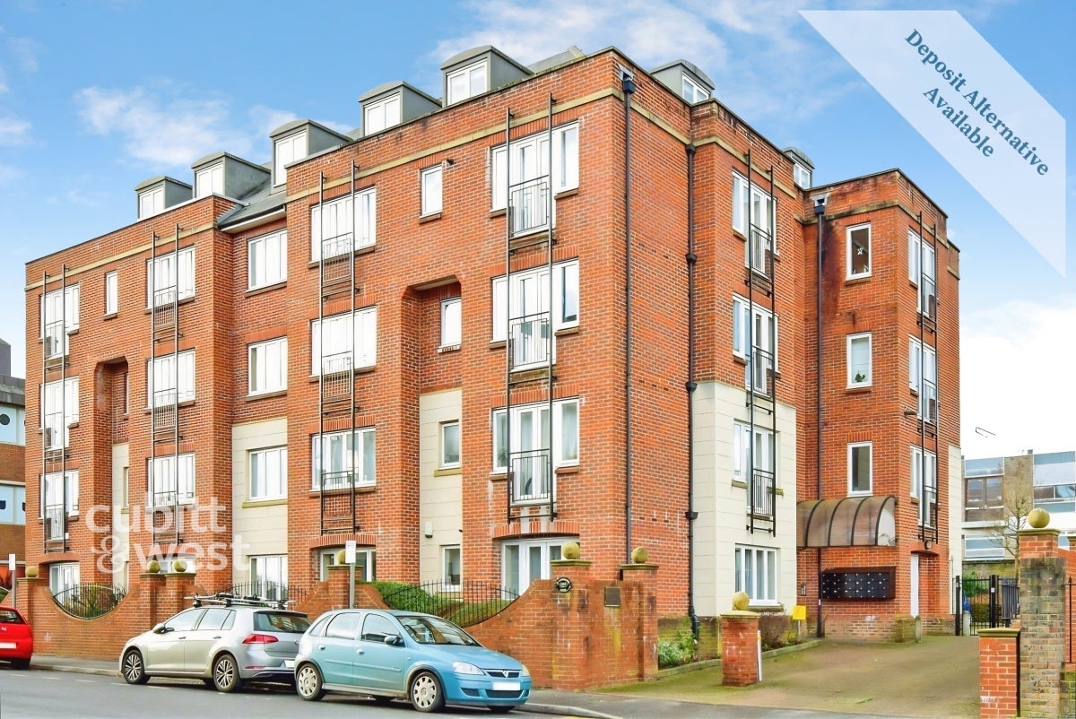 Flat Ocean Drive in Gillingham