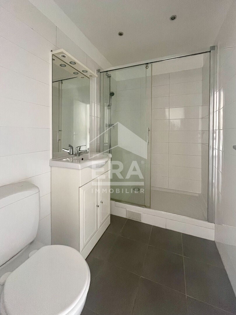Flat Rue Marius Aufan in Levallois-Perret