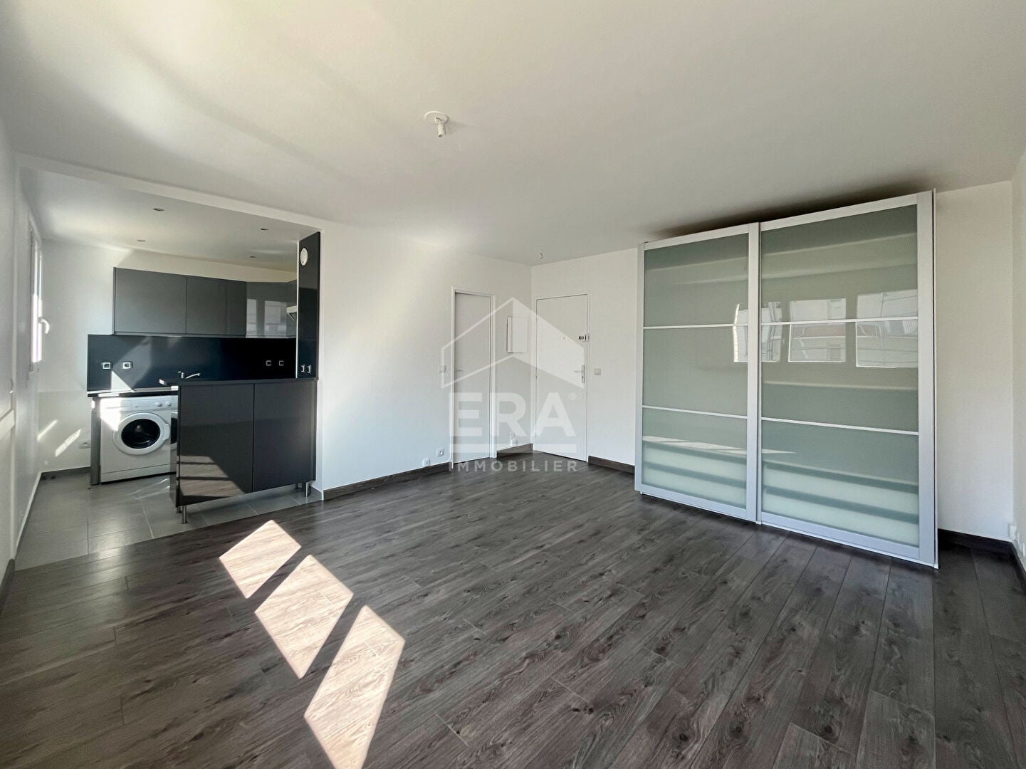Flat Rue Marius Aufan in Levallois-Perret
