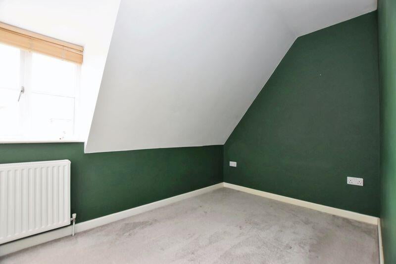 Flat Sloane Court in Amesbury