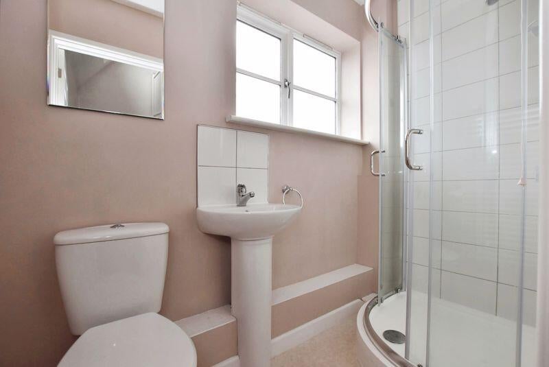 Flat Sloane Court in Amesbury
