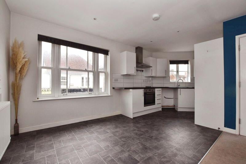 Flat Sloane Court in Amesbury
