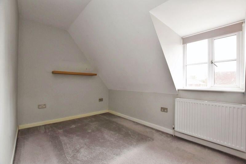 Flat Sloane Court in Amesbury