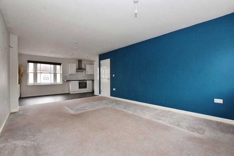 Flat Sloane Court in Amesbury