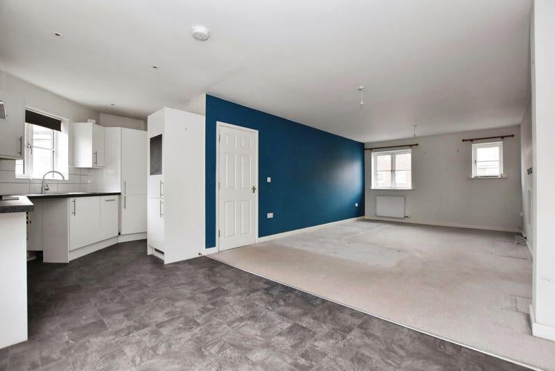 Flat Sloane Court in Amesbury