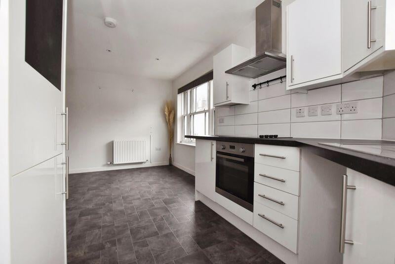 Flat Sloane Court in Amesbury