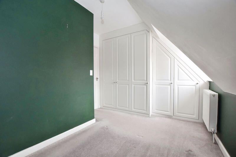 Flat Sloane Court in Amesbury