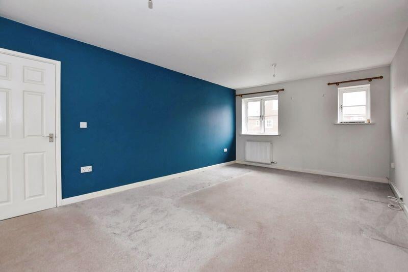 Flat Sloane Court in Amesbury