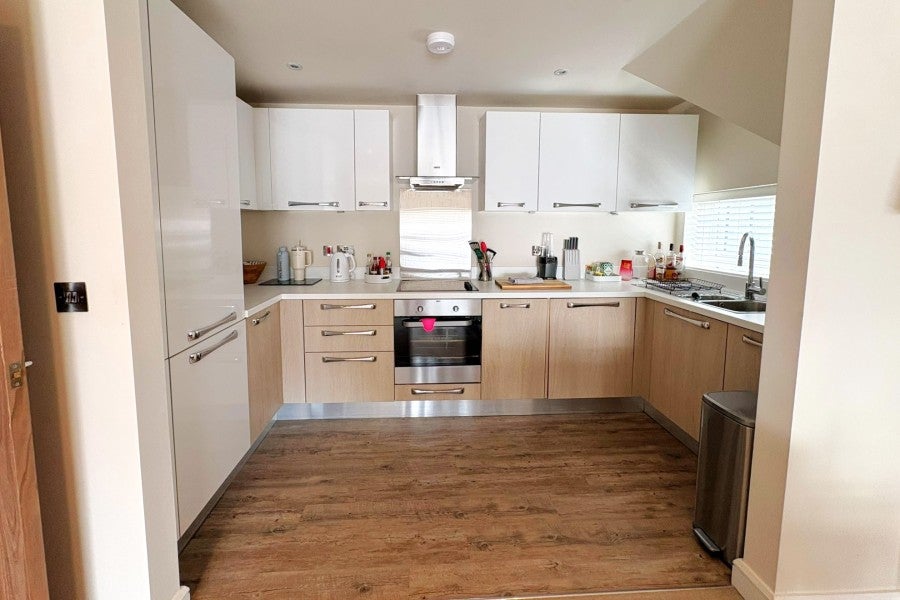 Flat Saint James Mews in Elmbridge