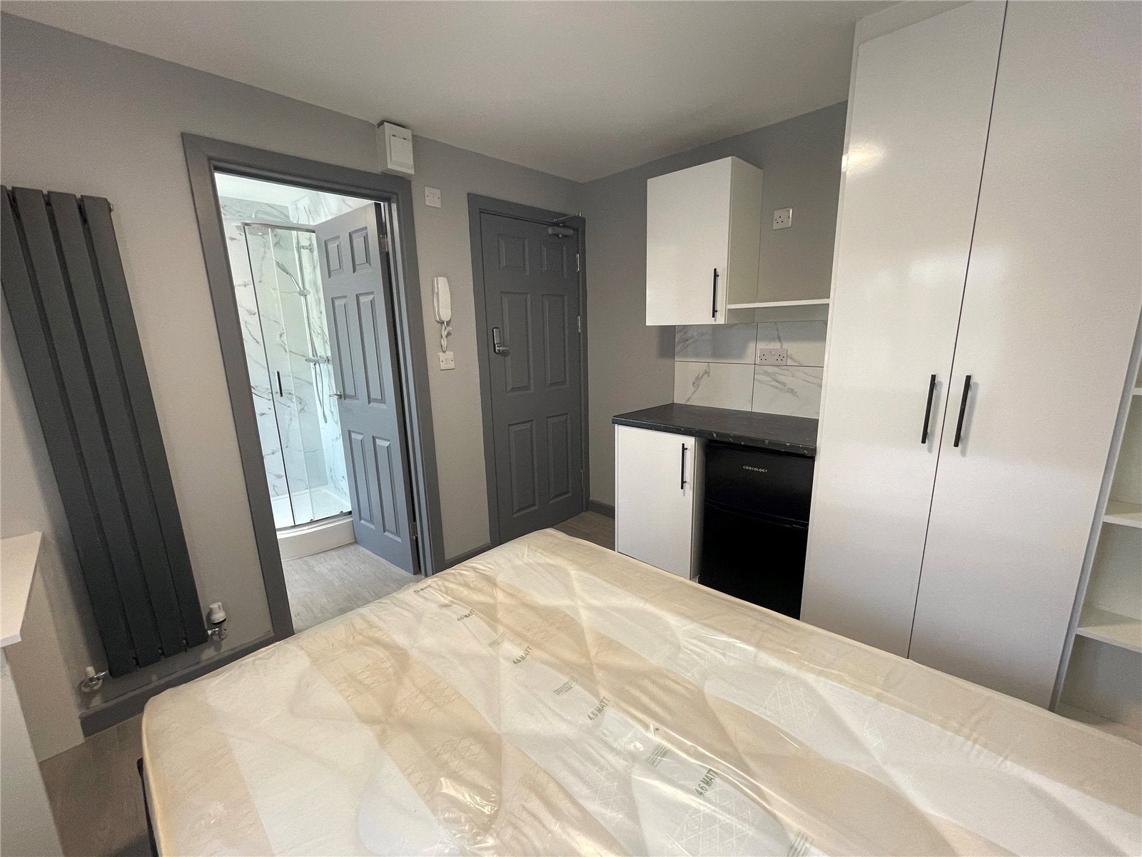 Room Thirlmere Avenue in Reading
