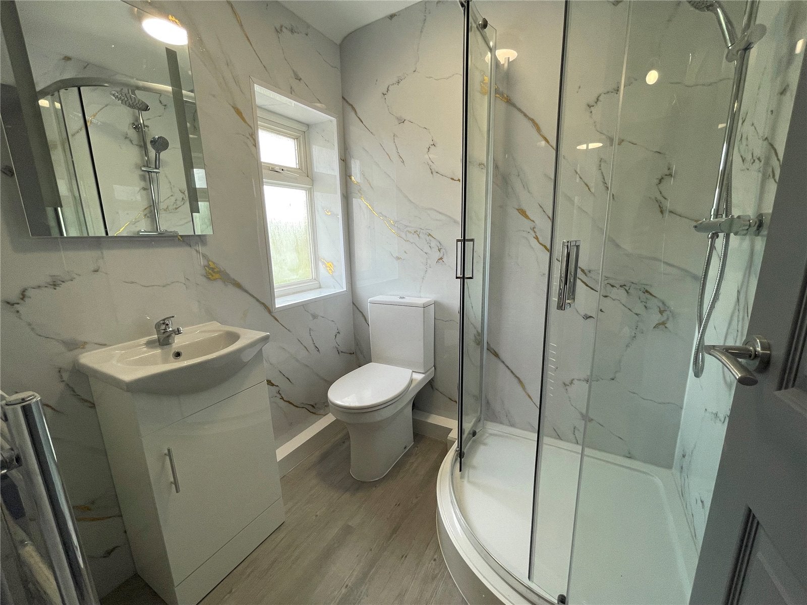 Room Thirlmere Avenue in Reading