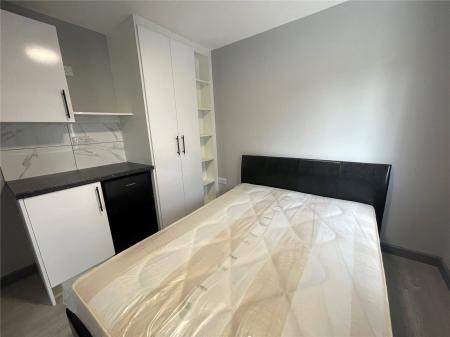 Room Thirlmere Avenue in Reading
