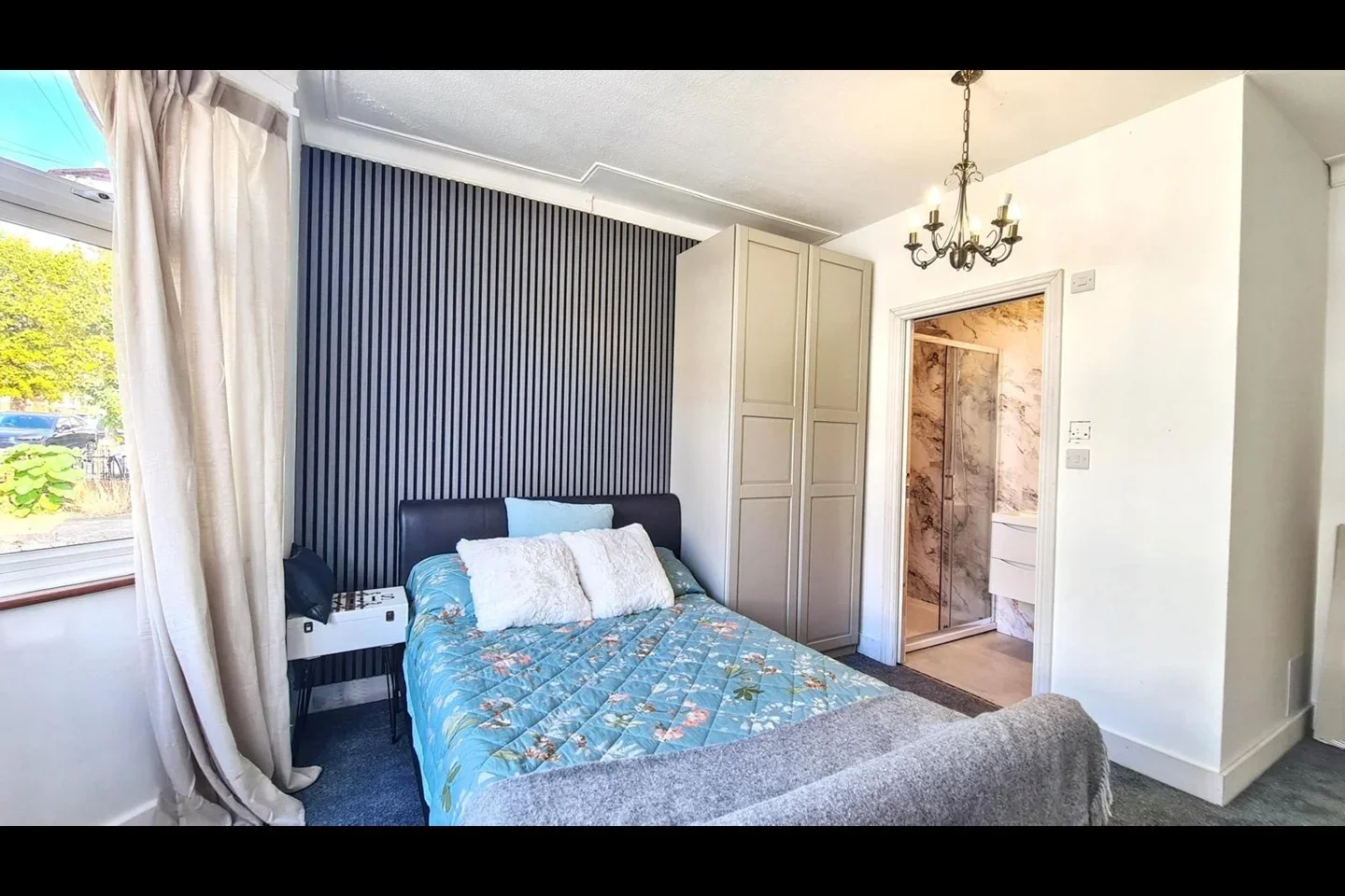 Room Thornhill Road in Greater London