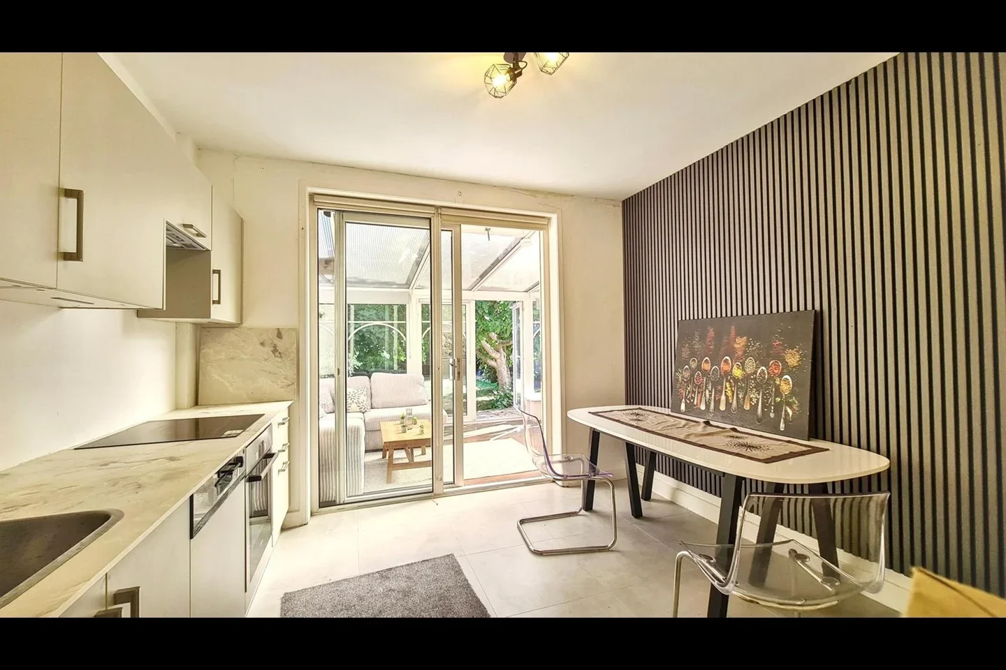 Room Thornhill Road in Greater London