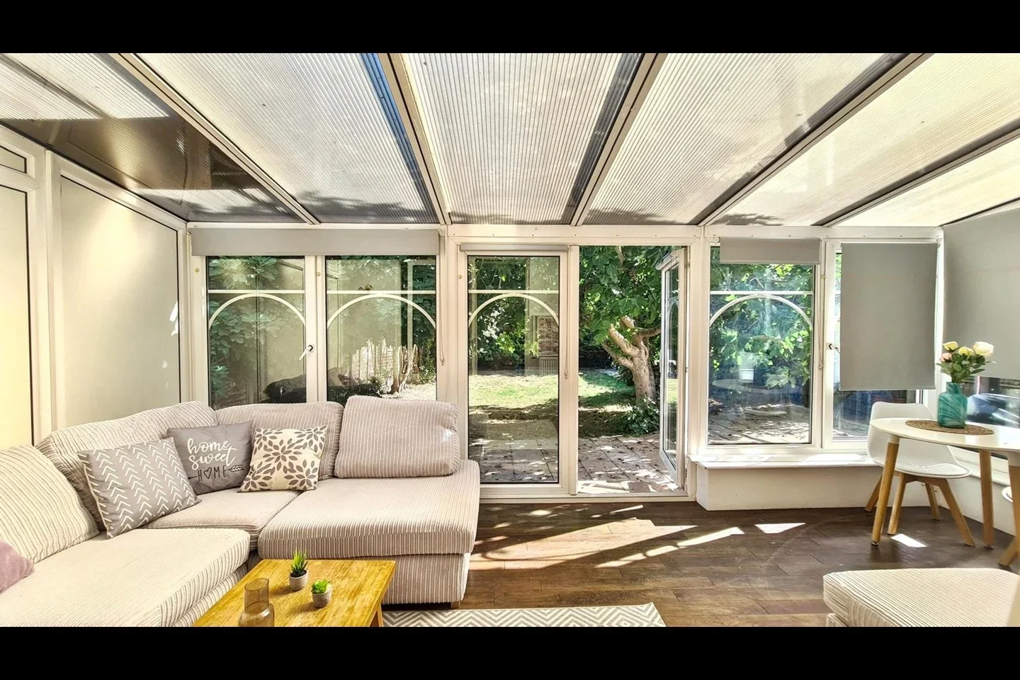 Room Thornhill Road in Greater London