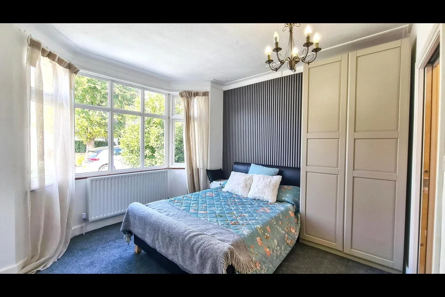 Room Thornhill Road in Greater London