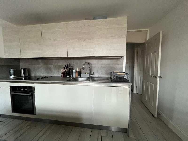 Room Edgecot Grove in Greater London