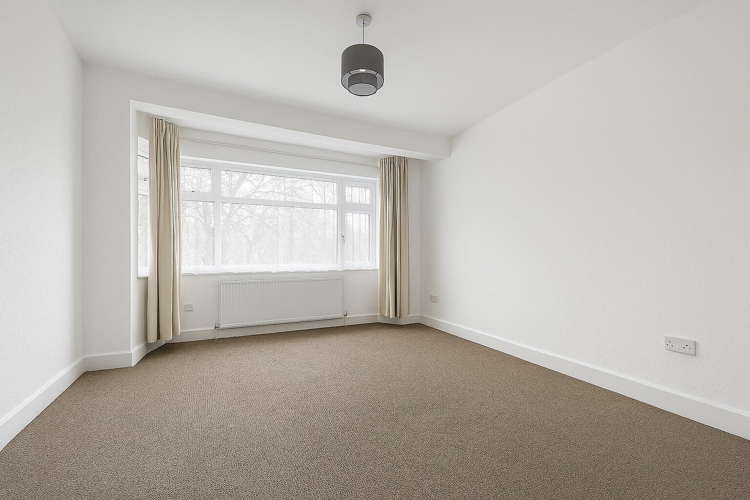 House Chigwell Road in Greater London