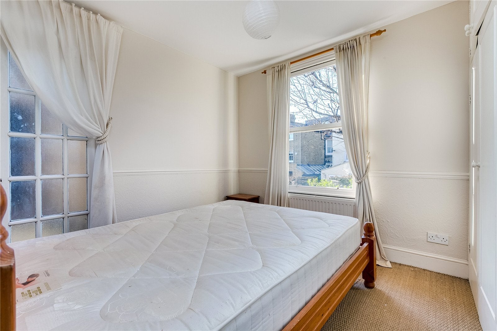 Flat Dawes Road in Greater London