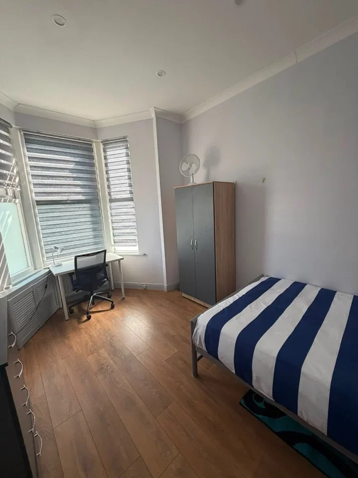Room Falkland Road in Greater London