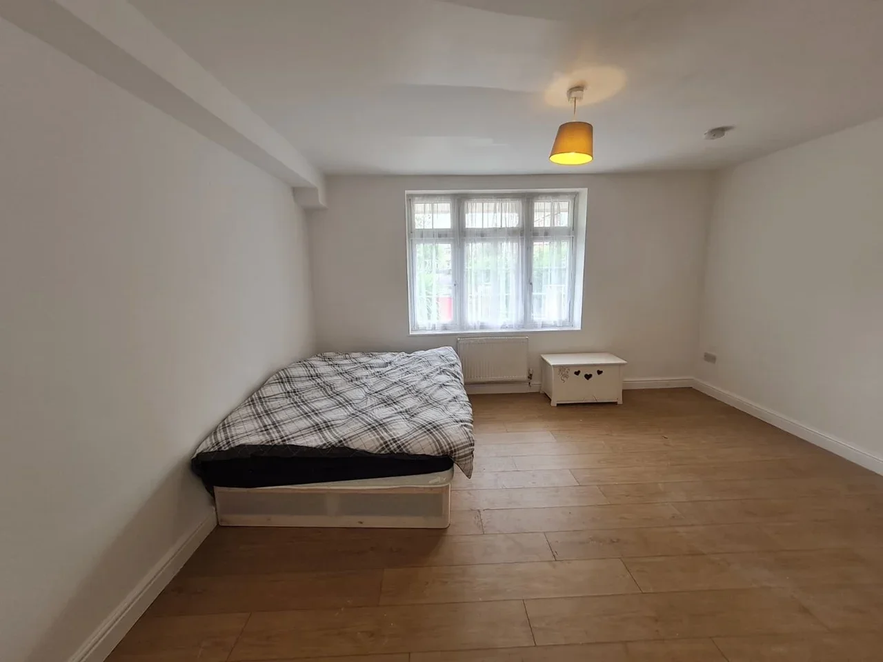 Flat Hailsham Close in Greater London