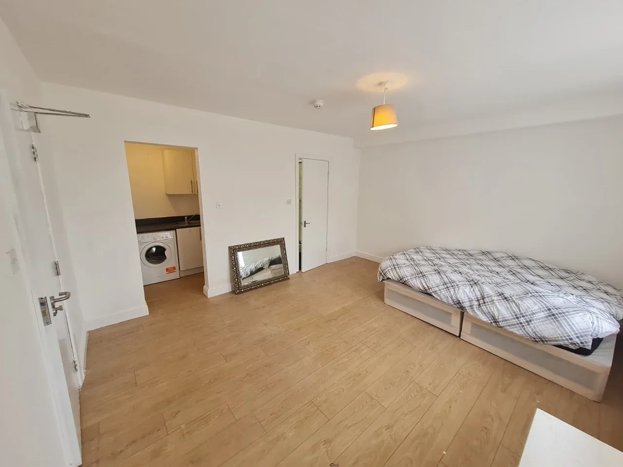 Flat Hailsham Close in Greater London