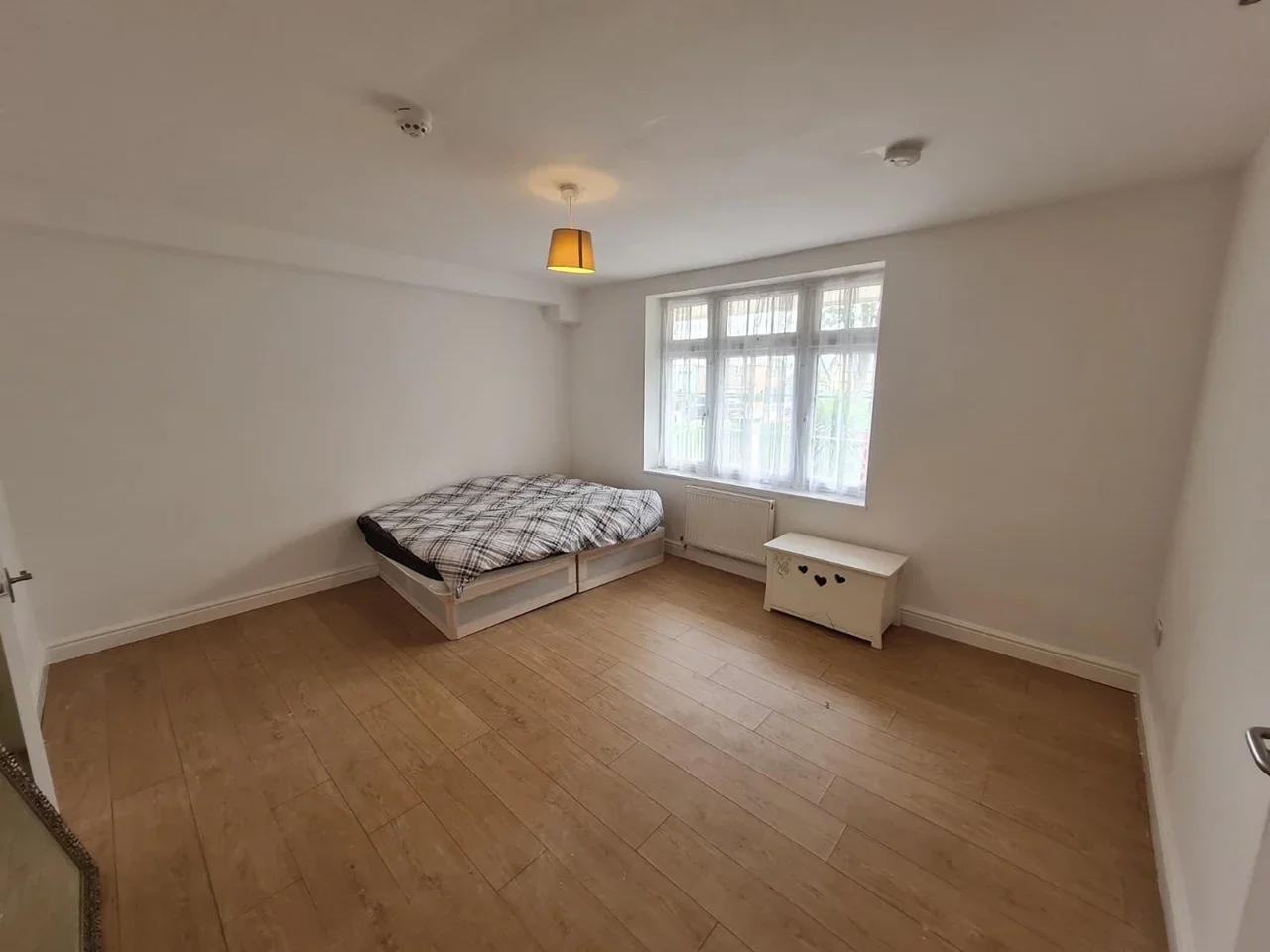 Flat Hailsham Close in Greater London
