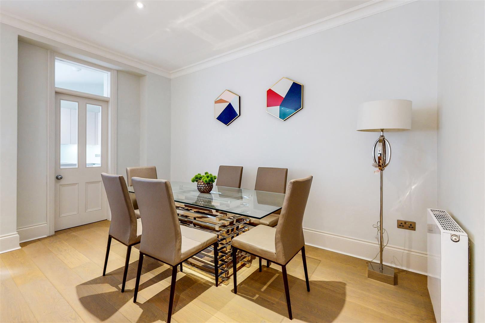 Flat Queen's Gate Terrace in Greater London