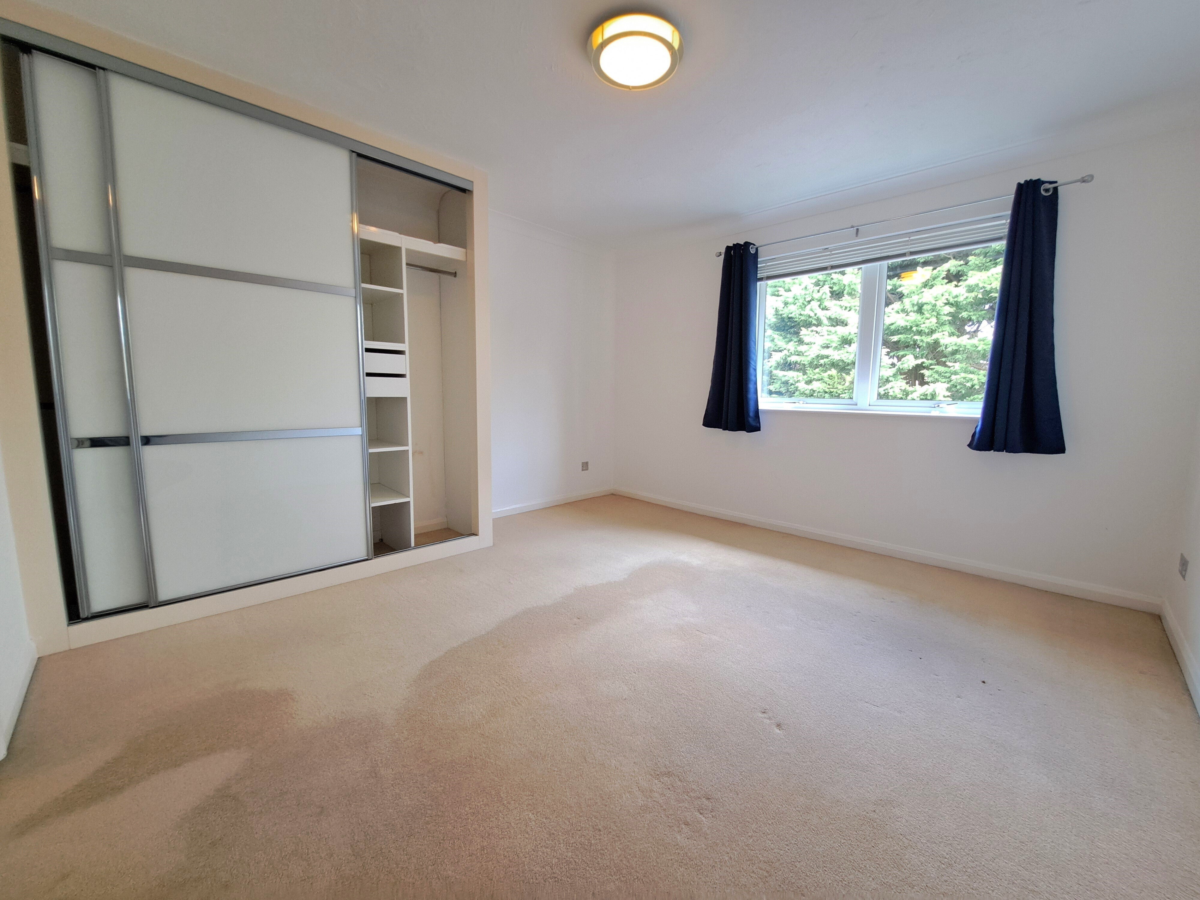 Flat Penn Hill Avenue in Poole
