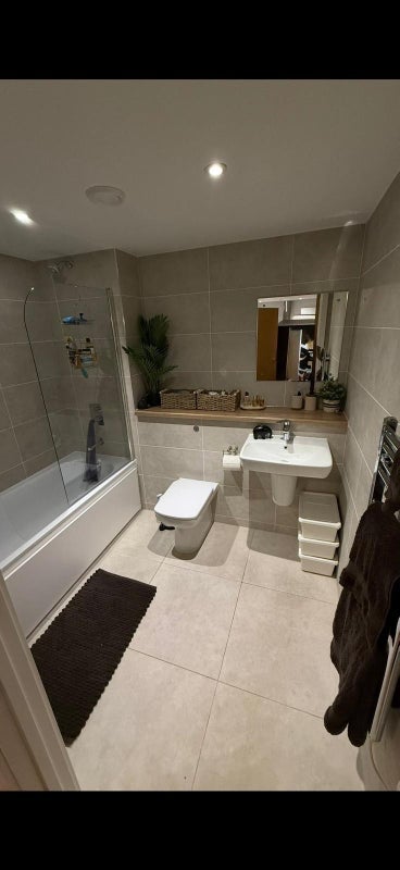 Room Pomona Strand in Trafford