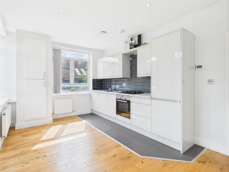 Flat Lime Tree Way in Basingstoke and Deane