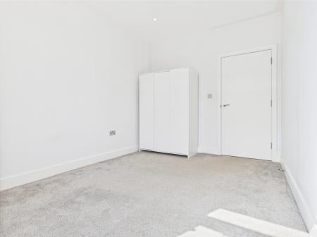 Flat Lime Tree Way in Basingstoke and Deane