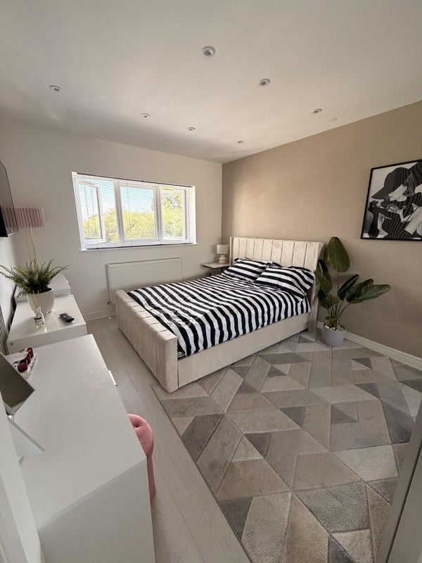 Room Clay Hill Road in Basildon
