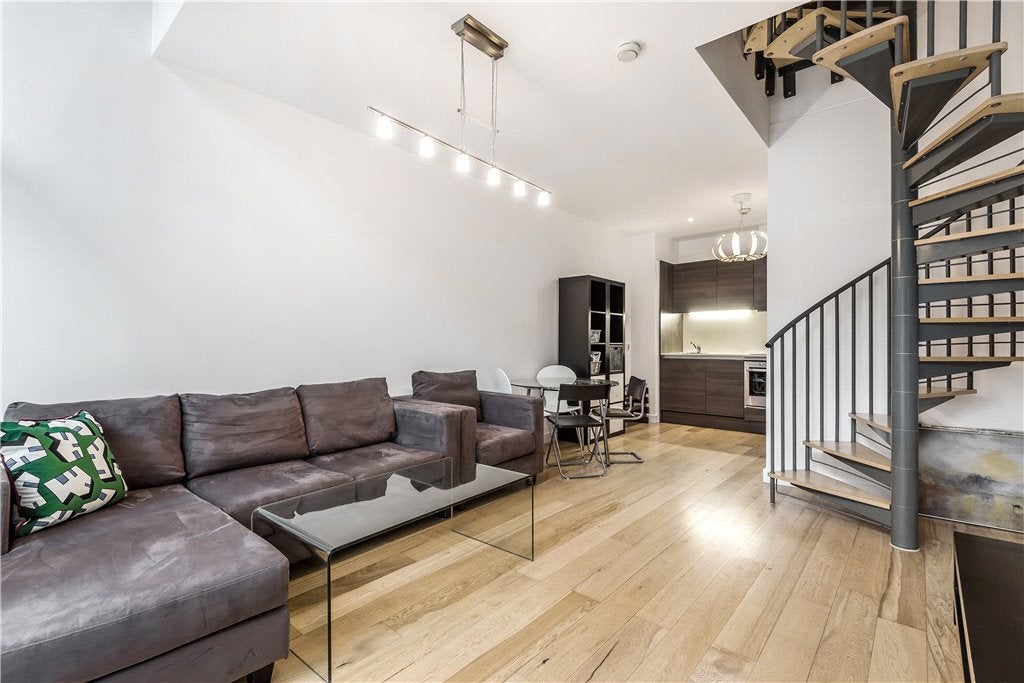 Flat Crampton Street in Greater London