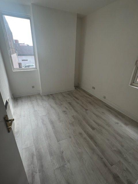 Room Wellington Street in Luton