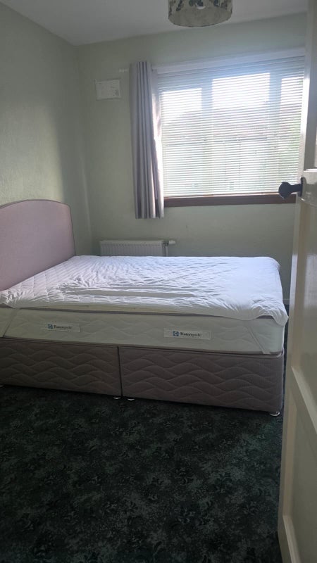 Room Sunnylaw Street in Glasgow