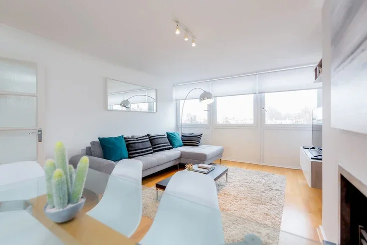 Flat Ladbroke Road in Greater London
