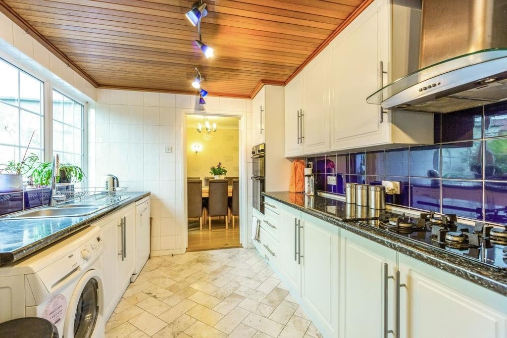 House Woodpecker Close in Greater London
