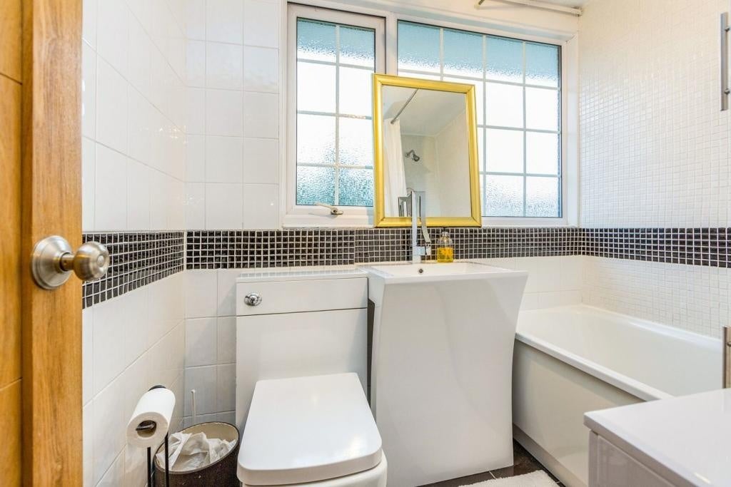 House Woodpecker Close in Greater London