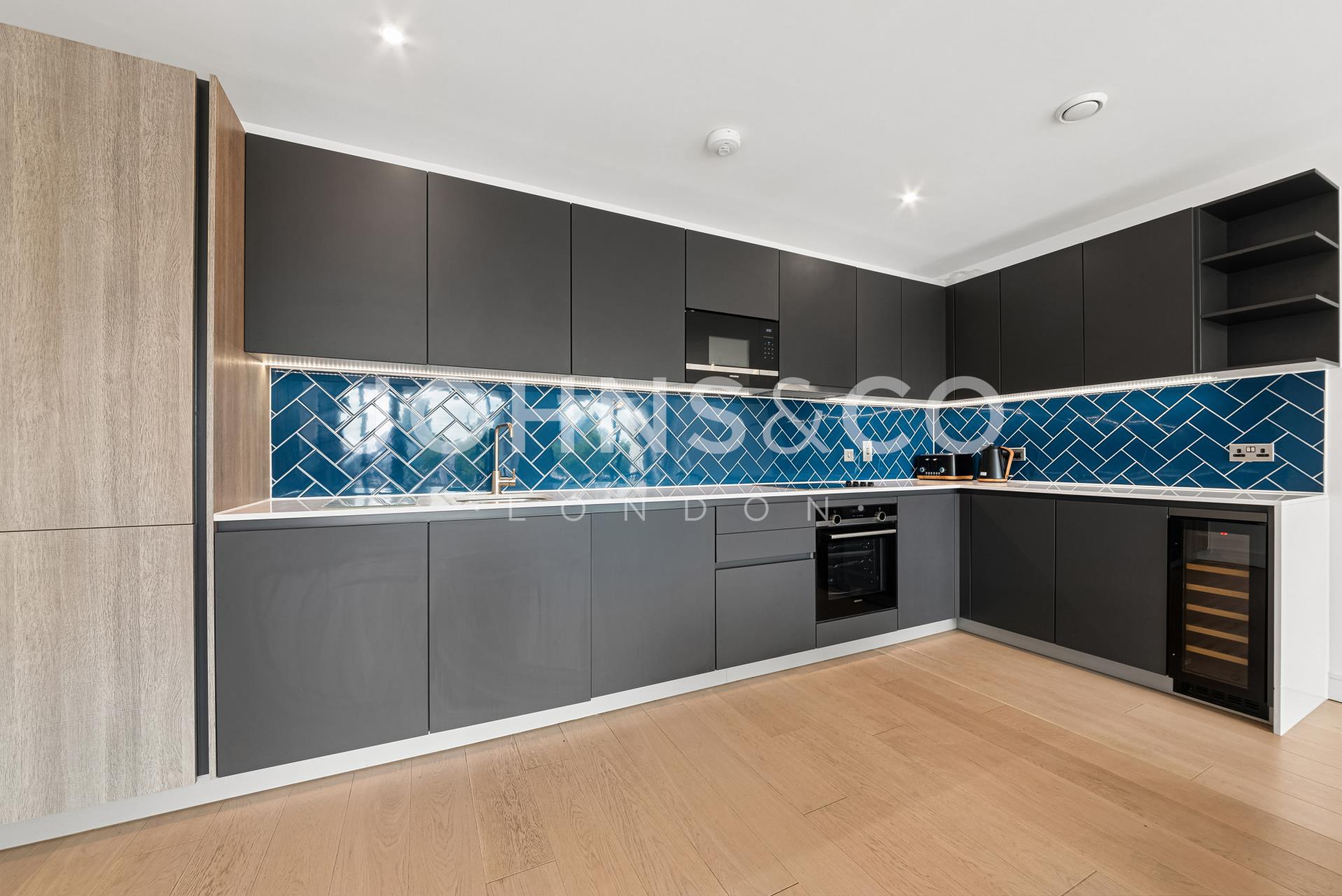 Flat Gorsuch Place in Greater London