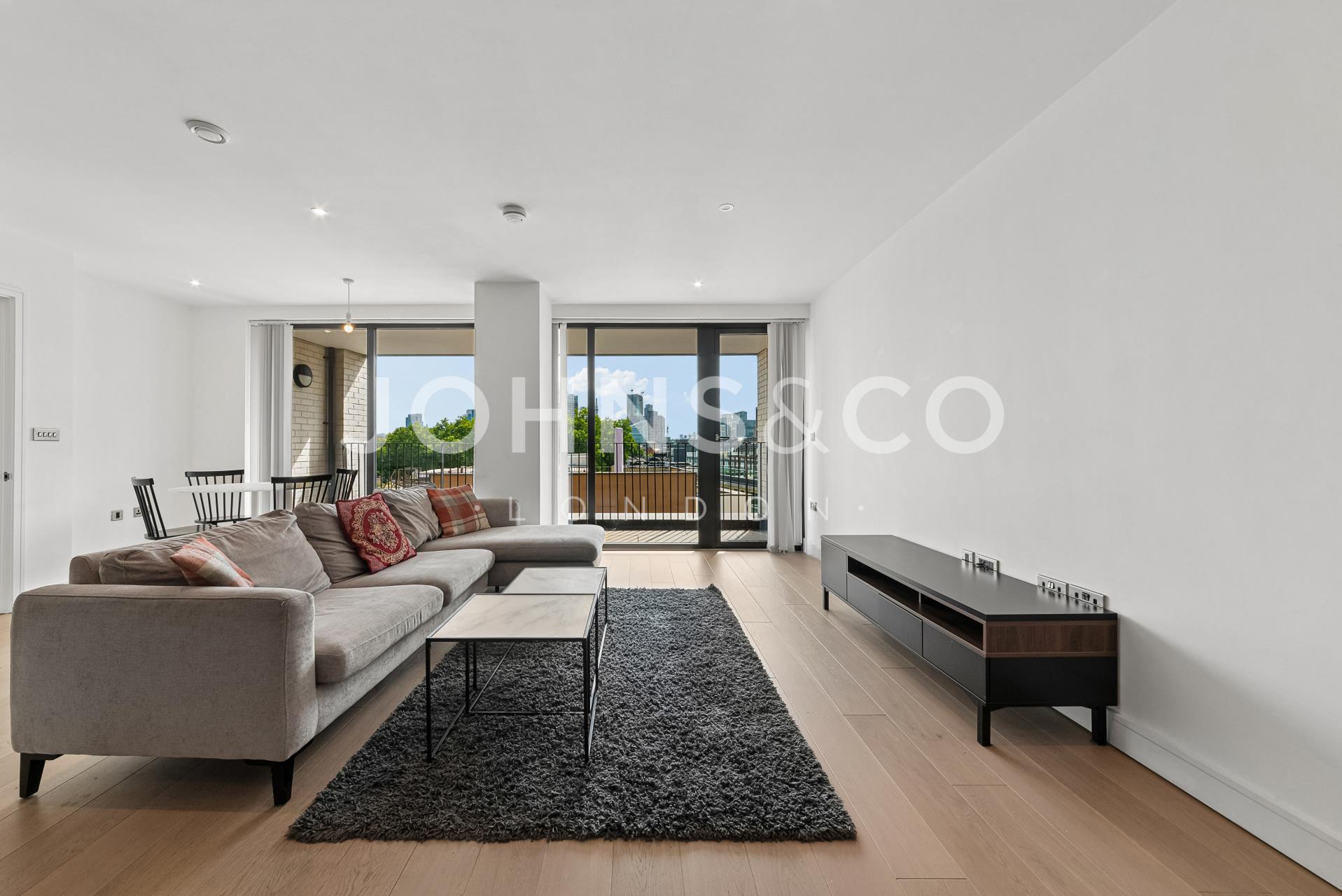 Flat Gorsuch Place in Greater London