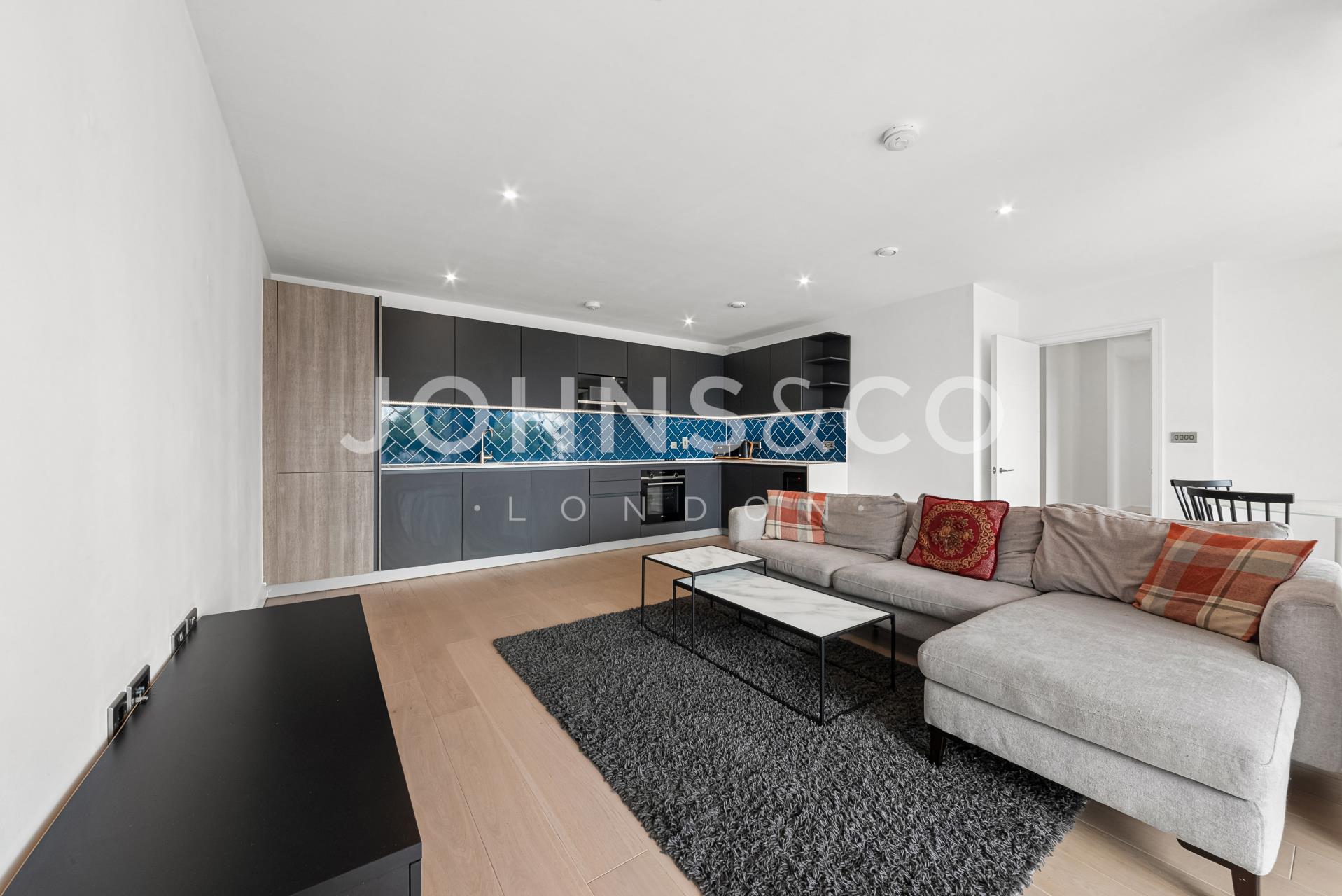 Flat Gorsuch Place in Greater London