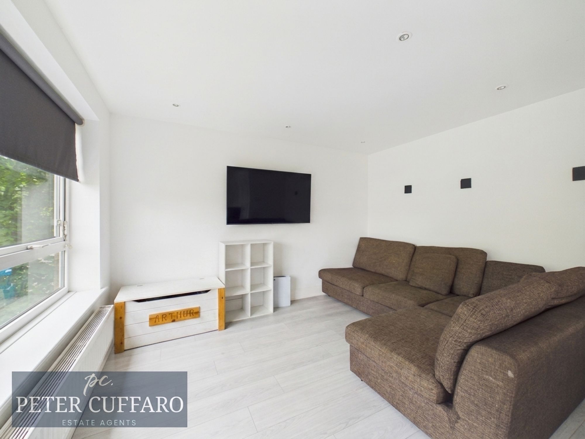 Flat Lampits in Hoddesdon