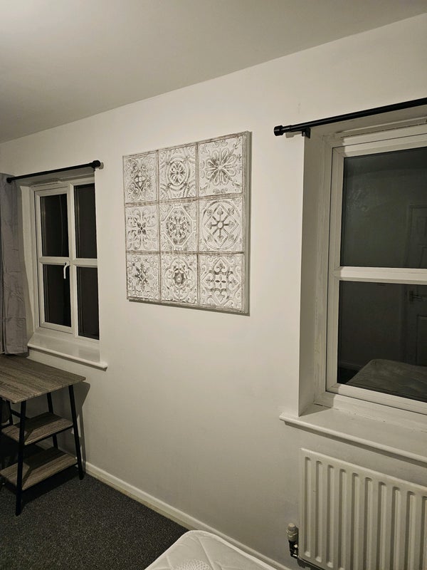 Room Banksman Close in Nottingham
