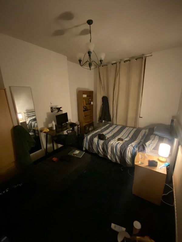 Room High Street Colliers Wood in Greater London